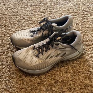 Brooks Levitate Running Shoes